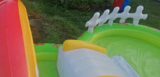 Piscina hinchable infantil con tobogán