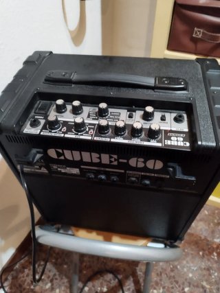Amplificador Roland Cube 60 COSM