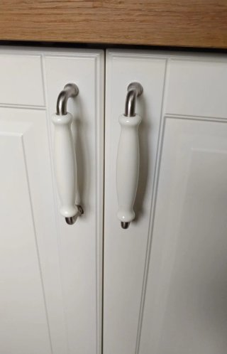 Tiradores cocina blancos y metal  (21 unidades)