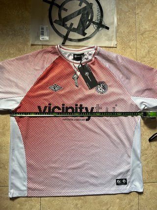 Camiseta Vicinity Roja y Blanca