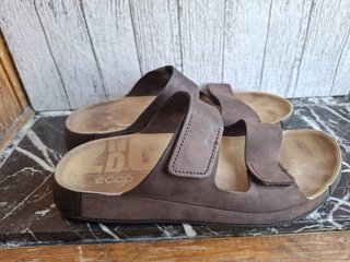 Sandalias Ecco Cozmo M Marrón