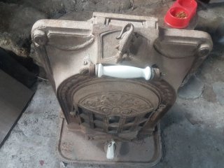 Estufa antigua de hierro forjado