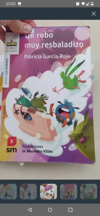 Libro infantil Un robot muy resbaladizo