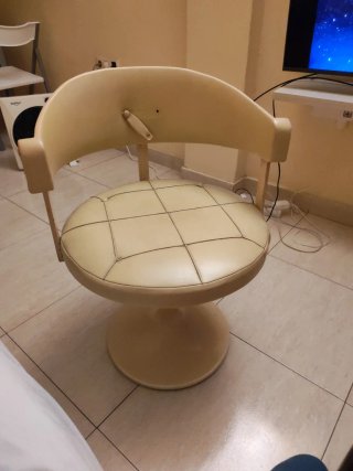 Silla Beige Diseño Moderno.no es giratoria