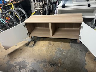 Mueble TV madera y blanco