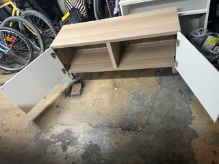 Mueble TV madera y blanco