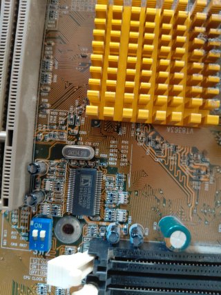 Placa Base QDI KinetiZ 7E-A (Socket A / ISA)