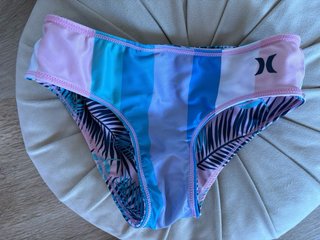 Bikini Frutas y Hojas Tropicales