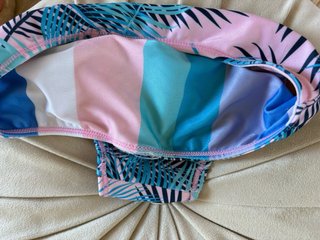 Bikini Frutas y Hojas Tropicales