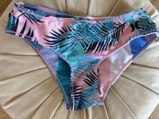 Bikini Frutas y Hojas Tropicales