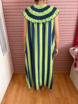 Vestido largo con volante