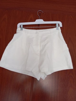 Conjunto Falda Larga Estampada y Shorts Blancos