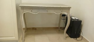 Escritorio de madera gris y blanco