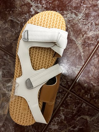 Sandalias blancas Talla 38.