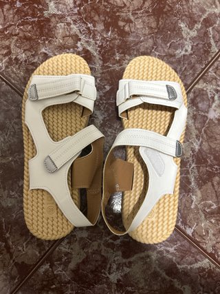 Sandalias blancas Talla 38.