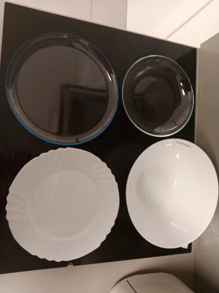 Set piatti e ciotola in vetro e porcellana