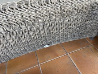 Conjunto sofá, mesa y 2 butacas exterior de ratán