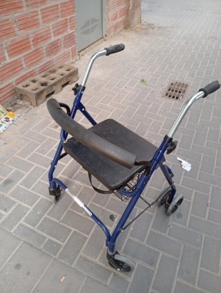 Andador para persona mayor azul