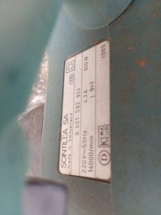 Cepillo Eléctrico Bosch GHO3-82 para madera.