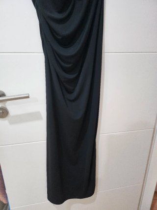 Vestido negro elegante para bodas