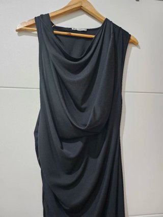 Vestido negro elegante para bodas