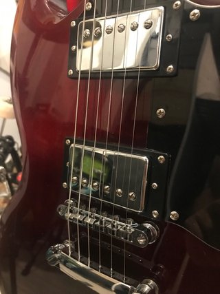 Guitarra tipo Gibson SG