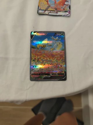 Carta Pokémon Beedrill V 210 HP