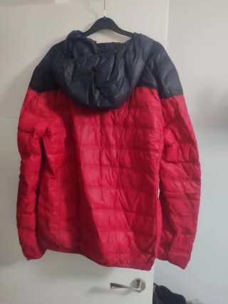 Chaqueta Pull&Bear Plumas Talla M Roja y Negra