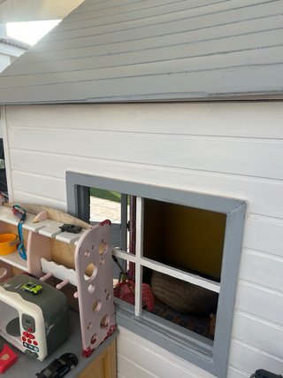 Casita de madera infantil con muebles