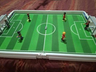 Campo de fútbol . En buen estado
