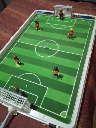 Campo de fútbol . En buen estado