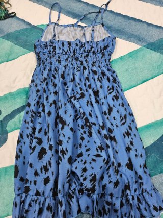 Vestido de verano azul con estampado