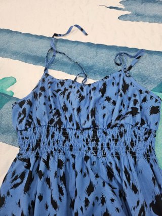 Vestido de verano azul con estampado