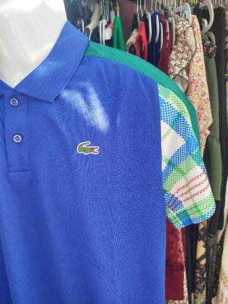 Polo Lacoste Talla L Azul con Mangas Estampadas