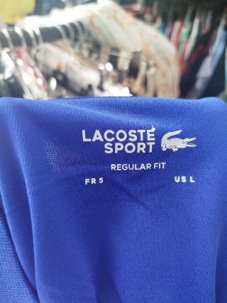 Polo Lacoste Talla L Azul con Mangas Estampadas