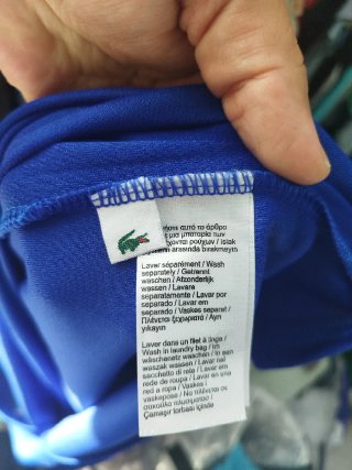 Polo Lacoste Talla L Azul con Mangas Estampadas