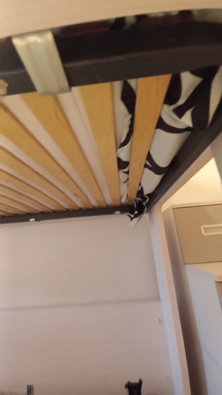 Litera juvenil moderna con escaleras