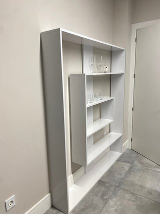 Librería moderna blanca