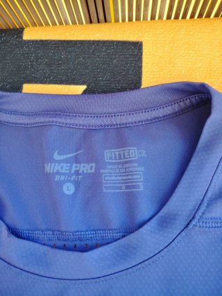 Camiseta Nike Pro Morada Talla L