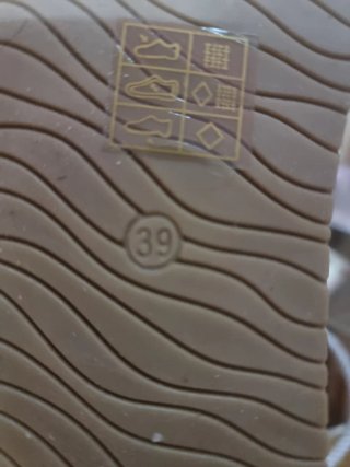 Sandalias doradas y plateadas con plataforma