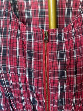 Chaqueta de cuadros roja y negra