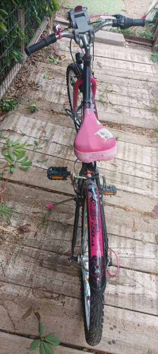 Bicicleta infantil B'TWIN rosa y negra