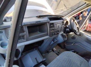 1895378 ford 1756857 puerta tras der transit caja