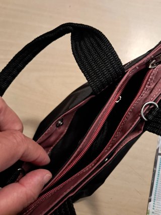 Borsetta nera e rosa antico