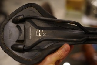 Sillín Fi'zi:k Gravel / Bikepacking / Fixie