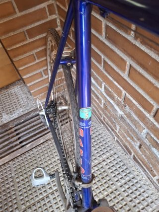 Bicicleta de carreras azul