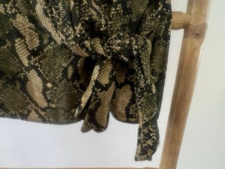 Blusa de chica. H&M. Talla 42.
