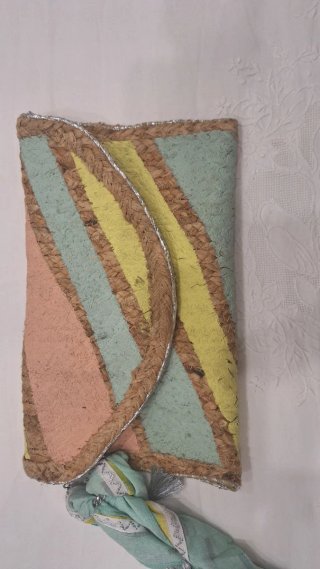 Bolso de rafia multicolor con pañuelo