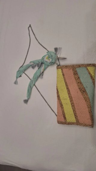 Bolso de rafia multicolor con pañuelo