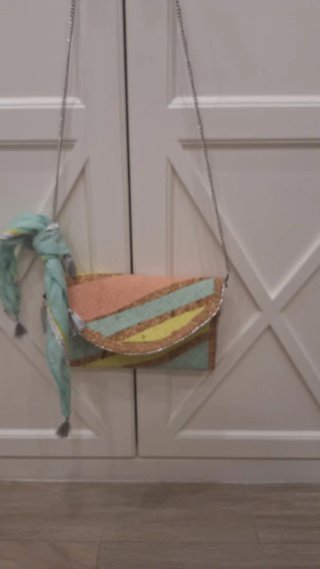 Bolso de rafia multicolor con pañuelo